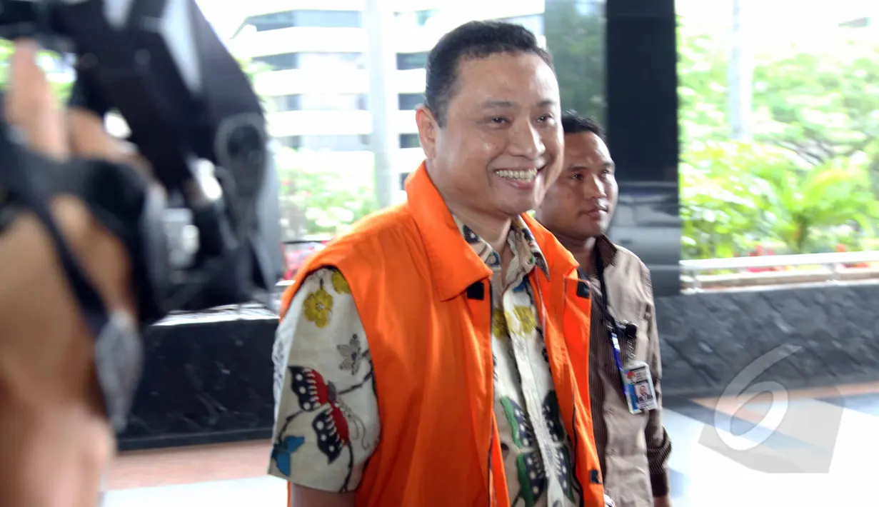 Direktur PT Bursa Berjangka Jakarta, Bihar Sakti Wibowo mendatangi KPK, Jakarta, Selasa (28/4/2015). Bihar diperiksa sebagai tersangka dalam kasus dugaan pemberian suap mantan Kepala Bappebti Syahrul Raja Sampurnajaya. (Liputan6.com/Helmi Afandi)