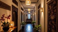 Ilustrasi lorong rumah khas Indonesia. [Foto: Gemini]