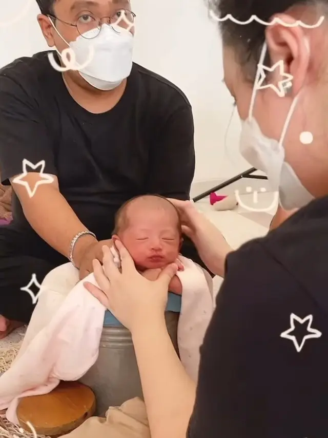 Baby Moana, anak Ria Ricis dan Teuku Ryan (Instagram/riaricis1795/thericisryan)