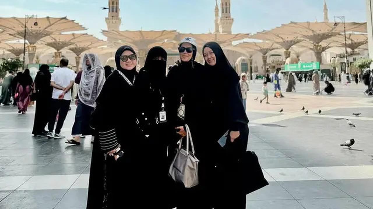 7 Artis Umrah Jelang Puasa Ramadhan 2025, Sintya Mariska Berdoa Hadiahi Ibu Cucu