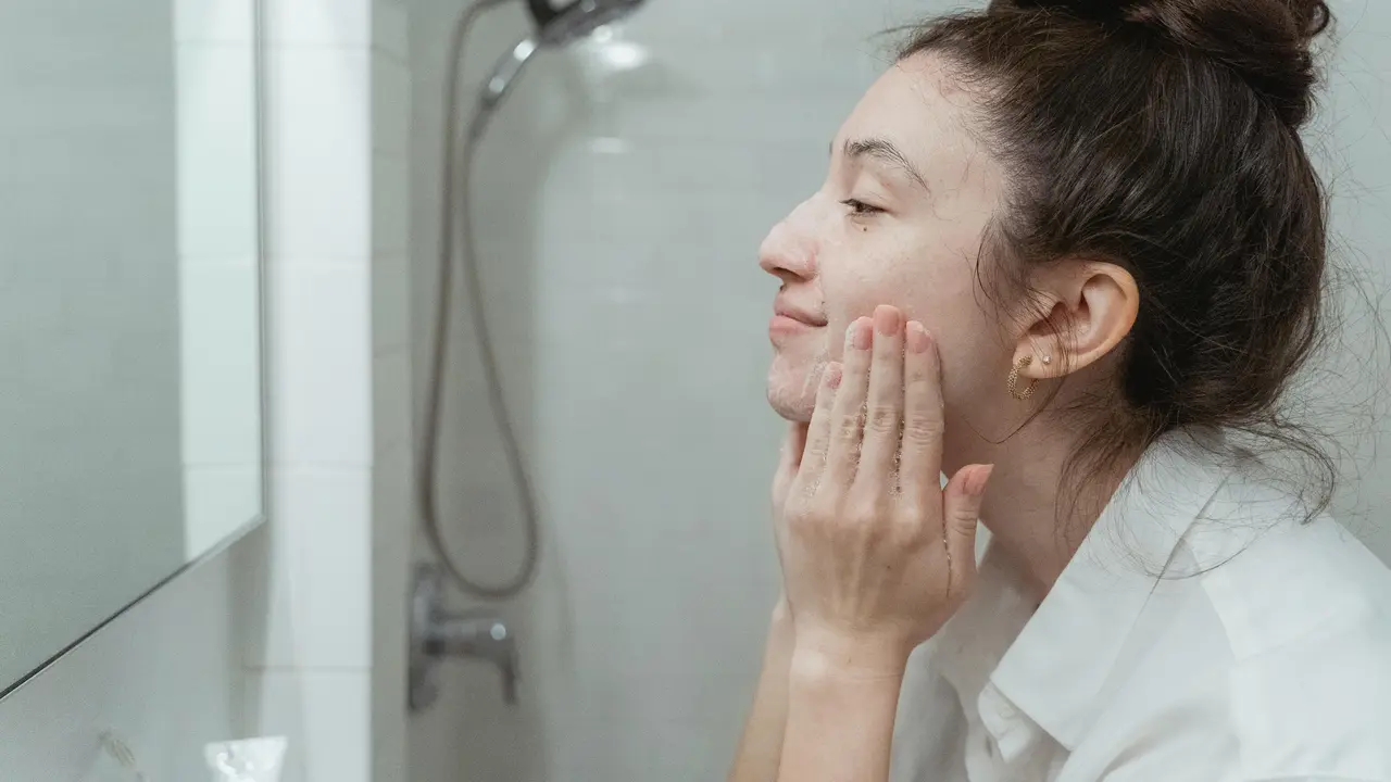 Sering Cuci Muka Belum Tentu Baik, Ini Kebiasaan Mencuci Muka yang Bisa Membuat Skin Barrier Bermasalah