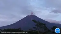 Pengamatan secara visoal Gunung Semeru dari PPGA Semeru di Gunung Sawur (Istimewa)