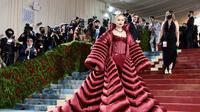 Gigi Hadid menghadiri The 2022 Met Gala Celebrating "In America: An Anthology of Fashion" di The Metropolitan Museum of Art pada 02 Mei 2022 di New York City. (JAMIE MCCARTHY / GETTY IMAGES NORTH AMERICA / GETTY IMAGES VIA AFP)