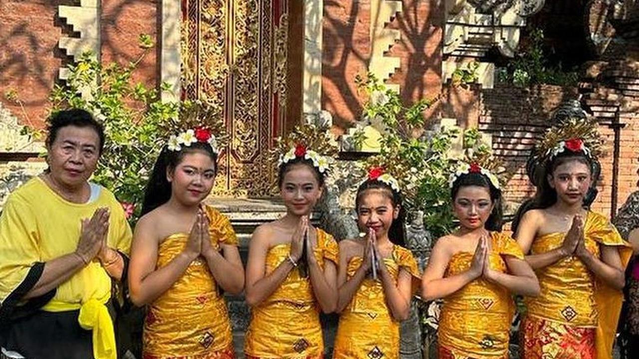 Melihat Satu-satunya Pura di Cirebon, Punya Nuansa Bali yang Kental