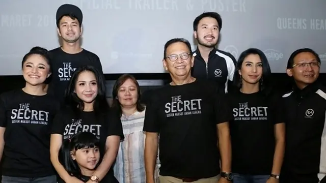 Tetap Profesional, Ini 5 Artis yang Pernah Main Film Bareng Mantan