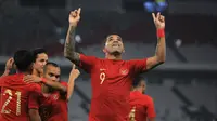 Striker Timnas Indonesia, Alberto Goncalves, merayakan gol yang dicetaknya dalam laga uji coba internasional kontra Vanuatu di Stadion Utama Gelora Bung Karno, Senayan, Jakarta, Sabtu (15/6/2019). Beto Goncalves sukses mencetak empat gol dalam laga ini. (Bola.com/Yoppy Renato)