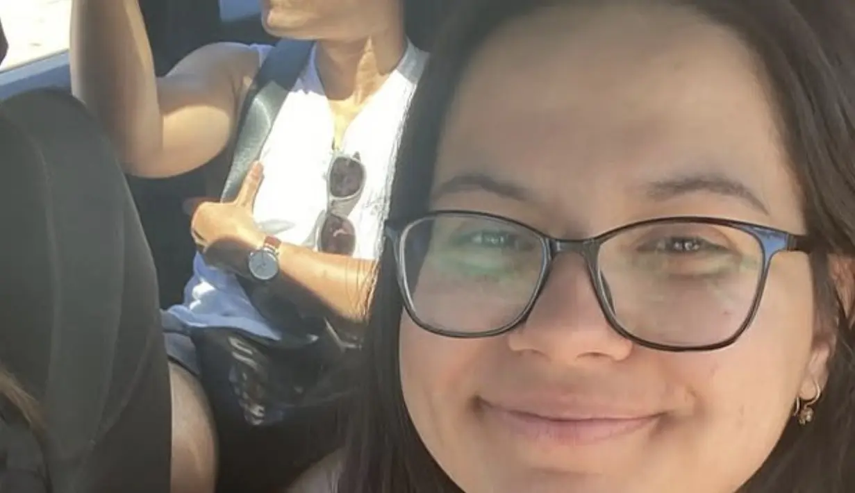 Elodie juga tampak punya anggun berkat senyumnya yang tulus. Wajah segarnya memancarkan aura positif yang menyenangkan.  [Foto: Instagram/ elodie_bouttier]