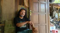 Menolak Arus Industri, Pria di Yogyakarta Ini Sulap Karung Bekas hingga Tembus Panggung Fashion