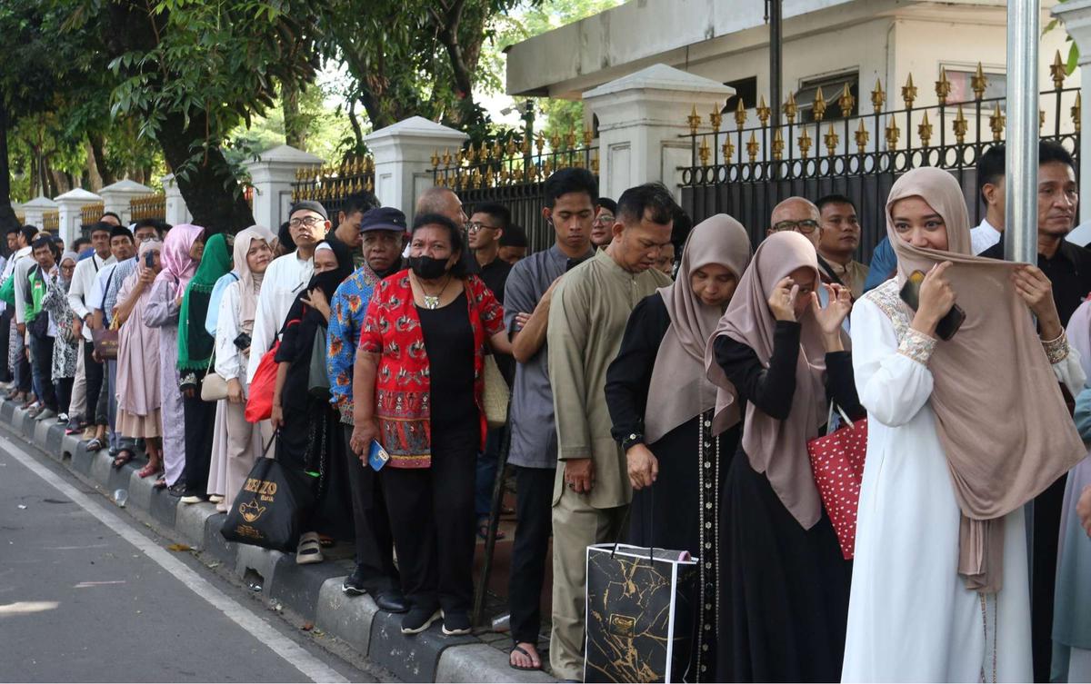 Antusiasme Ribuan Orang Hadiri Open House Prabowo di Istana