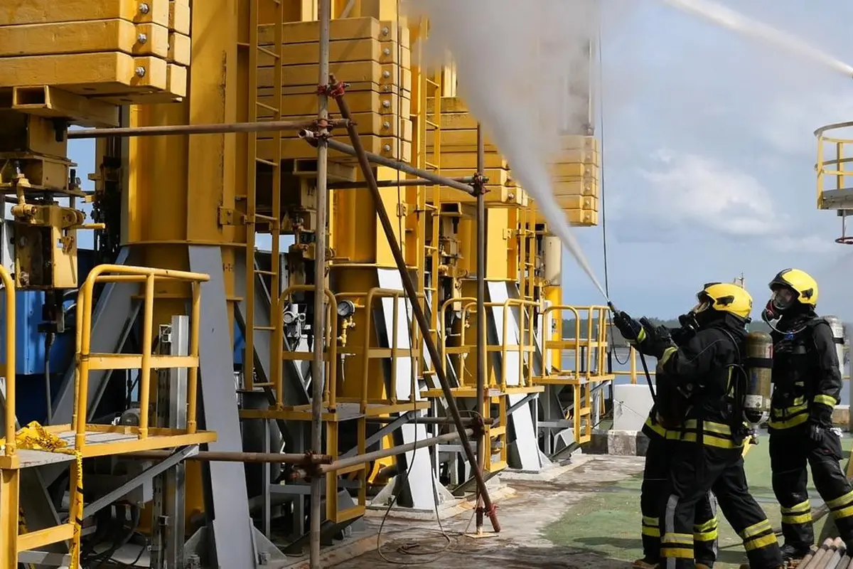 Terjadi insiden kebakaran akibat kebocoran gas di area Loading Dock 1 Kilang LNG Badak yang berlokasi di Bontang, Kalimantan Timur,  sekitar pukul 13.45 WITA, Rabu, 25 Juni 2024. (Dok Badak LNG)