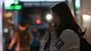 Kawasan Itaewon yang mayoritas gang-gang sempit semakin malam semakin ramai. (Shin Yong-ju/AFP)