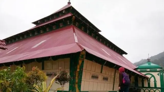 Masjid Agung Pondok Tinggi di Kota Sungai Penuh, Jambi