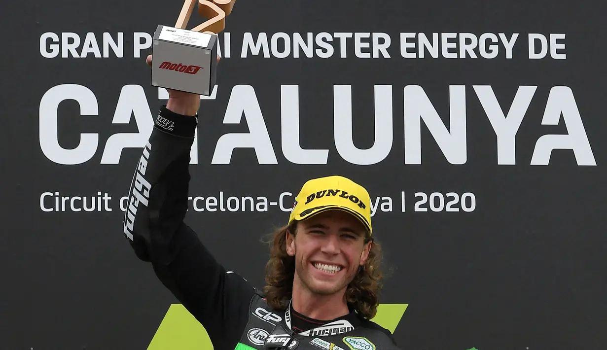 Darryn Binder. Pembalap Afrika Selatan berusia 24 tahun ini merupakan satu-satunya rookie yang diambil dari ajang Moto3. Ia direkrut oleh RNF Yamaha usai aksinya musim 2021 lalu bersama Sprinta Racing di Moto3 membawanya finis di posisi ke-7 dengan mengumpulkan 136 poin. (AFP/Lluis Gene)