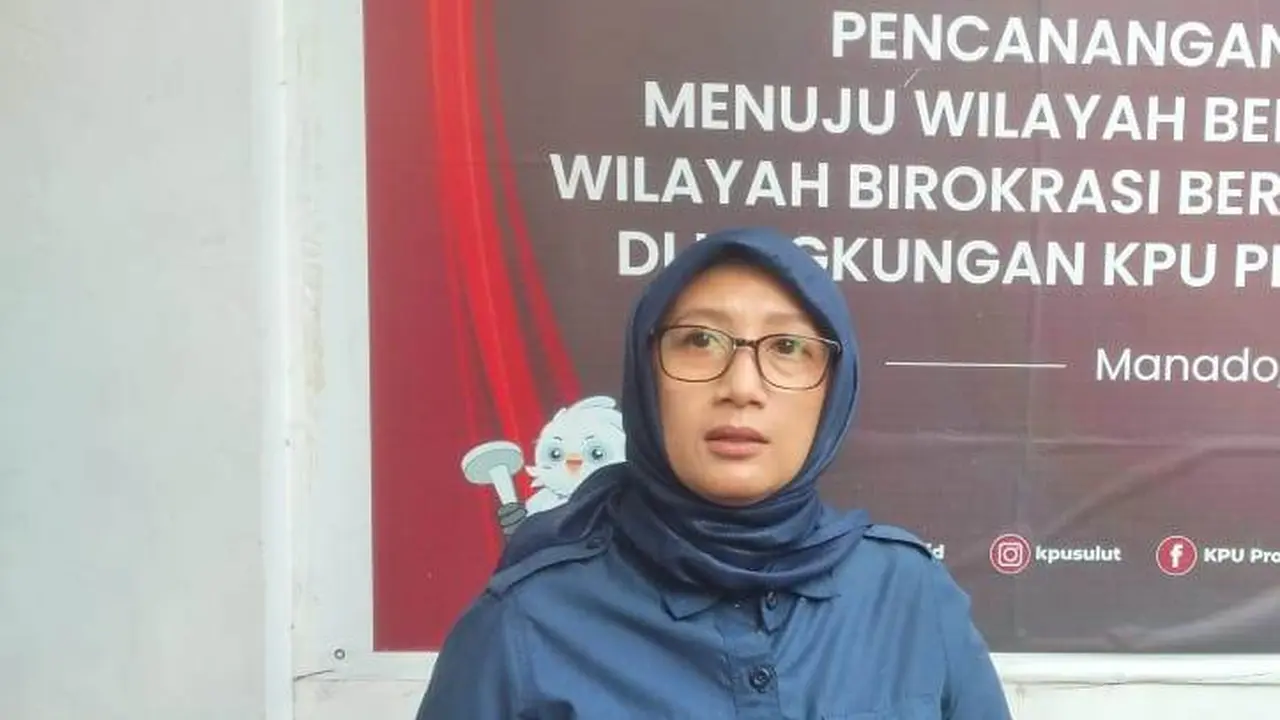 Ketua Divisi Perencanaan, Data dan Informasi KPU Sulut Lanny Ointu kepada sejumlah wartawan pada, Selasa (2/7/2024), di Kantor KPU Sulut.