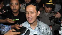 Sunny Tanuwidjaja diperiksa sebagai saksi terkait kasus pembahasan Raperda tentang rencana zonasi wilayah pesisir dan pulau-pulau kecil provinsi DKI Jakarta tahun 2015-2035, Jakarta, Rabu (13/4/2016). (Liputan6.com/Helmi Afandi)