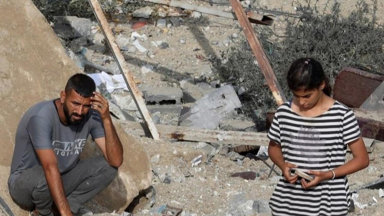 Dari data UNOSAT juga memperlihatkan 16.513 bangunan di Gaza rusak berat, 47.368 bangunan lannya rusak sedang dan 36.825 bangunan kemungkinan rusak. Foto: REUTERS / Ramadan Abed<br>