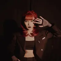 Gaya rambut Isyana Sarasvati. (Instagram.com/isyanasarasvati)