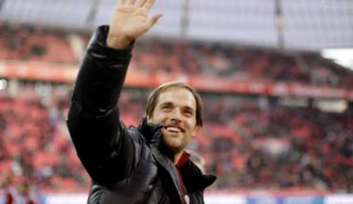 Cerianya pelatih Mainz 05 Thomas Tuchel jelang laga lawan Bayer Leverkusen di Bay Arena, 24 Oktober 2010. Mainz unggul 1-0. AFP PHOTO / ROLF VENNENBERND