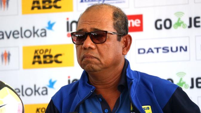 Mantan pelatih Persib Bandung Emral Abus (Liputan6.com / Kukuh Saokani)