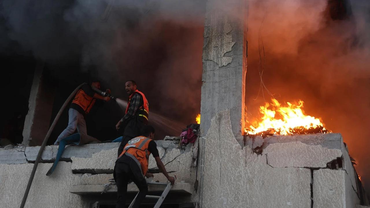 FOTO: Serangan Udara Israel Hantam Kawasan Sipil di Gaza, 21 Warga Tewas