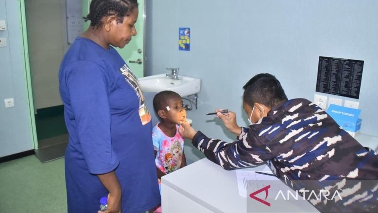 Tahukah Anda? KRI dr. Wahidin Sudirohusodo Jadi Rumah Sakit Apung! Kemenhan Buka Layanan Kesehatan Gratis untuk Warga Papua