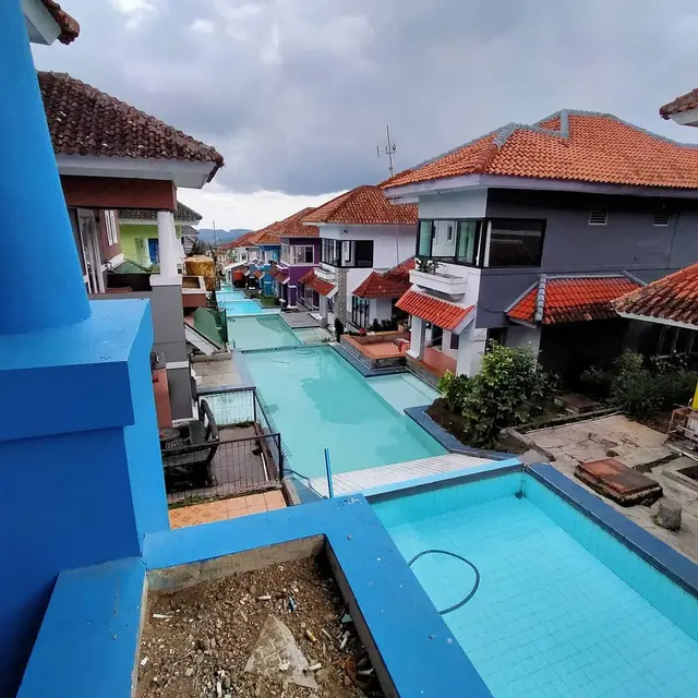 Bak Mimpi, Kompleks Perumahan Ini Sulap Halaman Jadi Kolam Renang Bertingkat