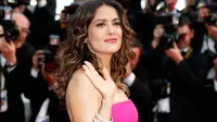 Salma Hayek Tetap Merasa Cantik di Usia Menjelang 50