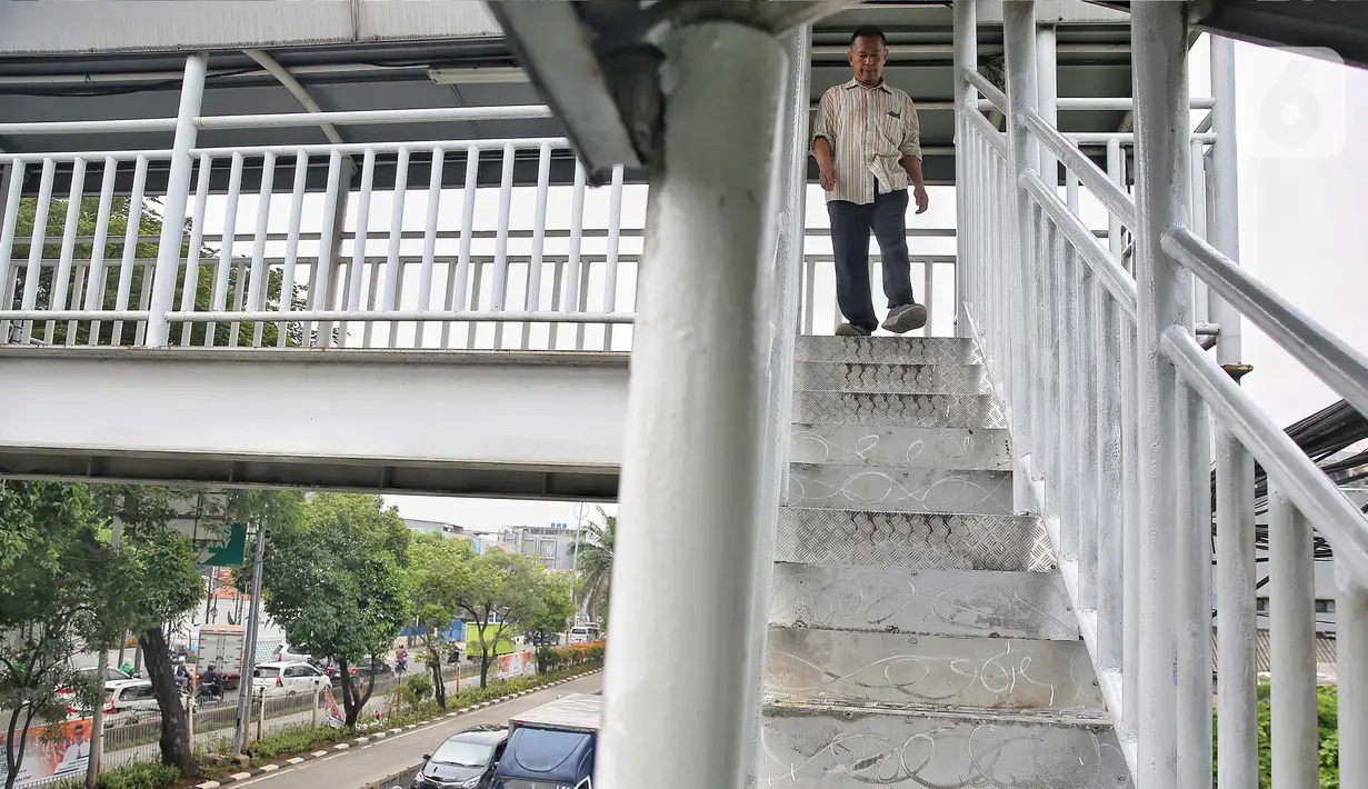 Sebelumnya, Kepala Dinas Bina Marga DKI Jakarta, Heru Suwondo mengakui material di Jembatan Penyebrangan Orang (JPO) bukan hanya sekali ini saja terjadi khususnya di daerah Daan Mogot, Jakarta Barat. (Liputan6.com/Angga Yuniar)