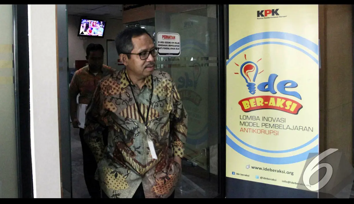 Muhadi diperiksa KPK terkait penyidikan kasus dugaan korupsi alat kesehatan (alkes) Dinas Kesehatan (Dinkes) Banten, Jakarta, Jumat (21/8/2014) (Liputan6.com/Panji Diksana)
