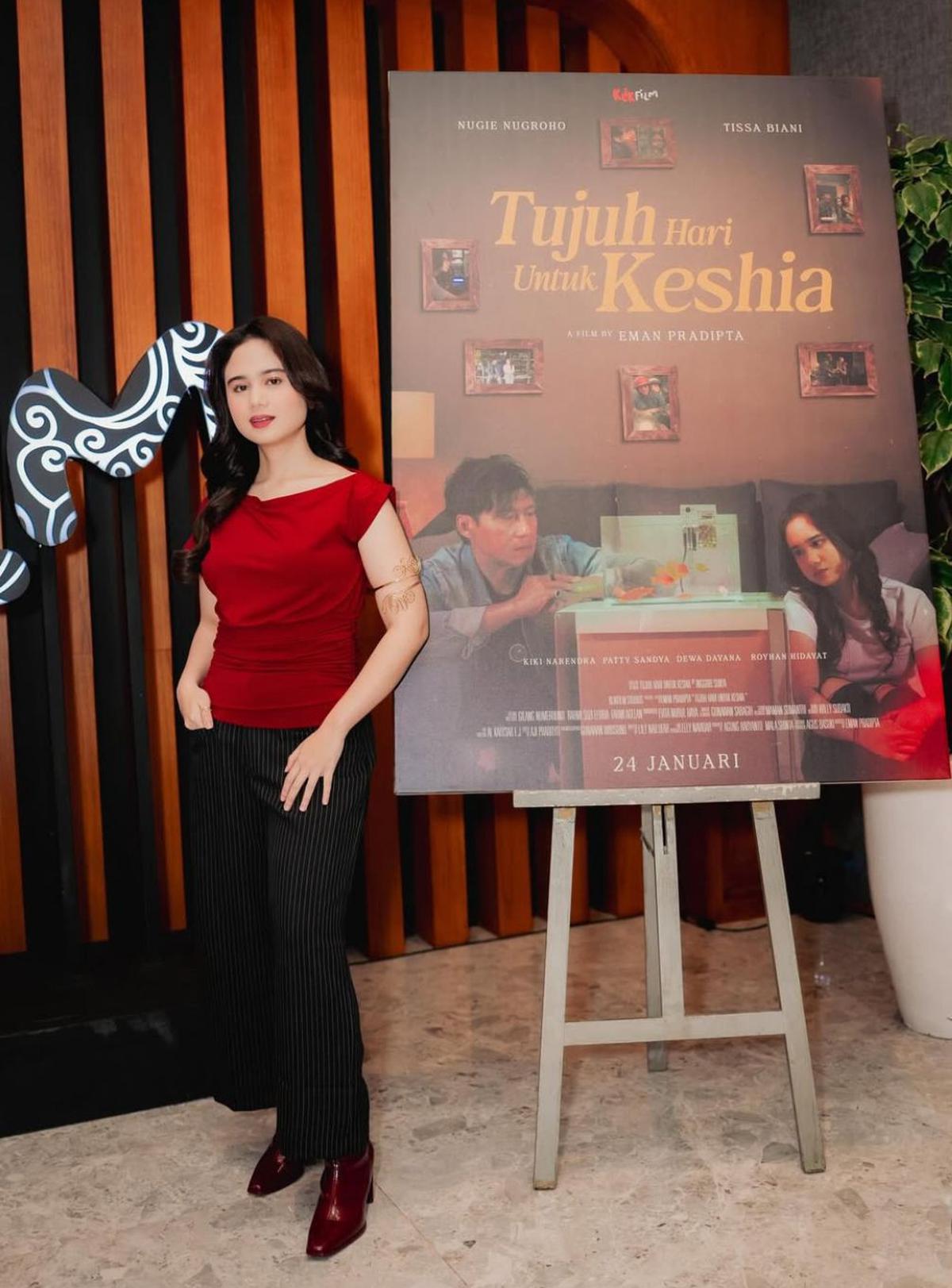 Potret Tissa Biani Memukau di Launching Film '7 HARI UNTUK KESHIA', Busana Merah yang Memesona
