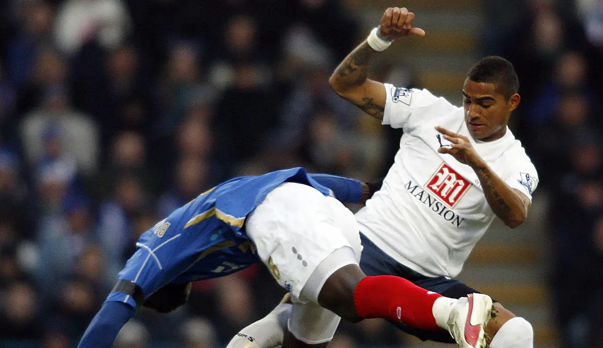 Kevin-Prince Boateng. Gelandang serang Ghana berusia 35 tahun yang baru semusim memperkuat Hertha Berlin ini pernah berseragam Tottenham Hotspur selama dua musim mulai 2007/2008 hingga awal musim 2013/2014. Ia didatangkan dari Hertha Berlin pada awal musim 2007/2008 dengan nilai transfer 7,9 juta euro atau kini setara Rp124 miliar. Ia total bermain dalam 24 laga di semua ajang bersama Spurs dengan torehan 1 assist. Pada awal musim 2009/2010 ia hijrah ke Portsmouth setelah sempat dipinjamkan selama setengah musim ke Broussia Dortmund. (AFP/Glyn Kirk)