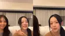 Baru-baru ini, Hanni NewJeans menanggapi cerita Ahn Eun Jin melalui siaran langsung bersama Hyein. Dan membenarkan bahwa dia melihat Eun Jin dari panggung. "Saya melakukan kontak mata dengannya saat saya tampil. Aku melihatnya menari di depanku," tuturnya. (Foto: NewJeans’ live broadcast)
