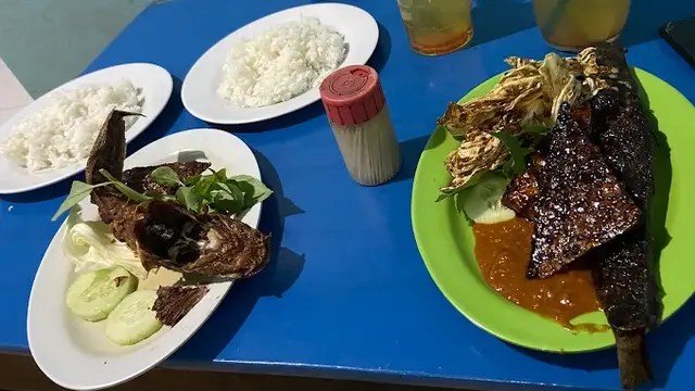 Pecel Lele Cak Nur Jalan Kaliurang KM 8