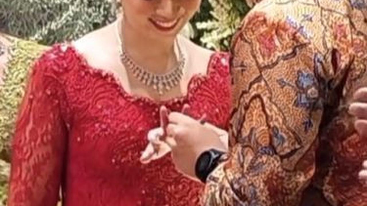 Cantiknya Angela Perkasa Putri Jenderal Andika Berkebaya Merah saat Lamaran, Calon Suami Perwira Polisi