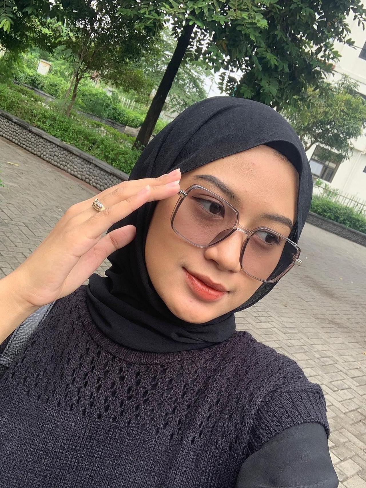 7 Model Kacamata Terbaik untuk Wajah Oval, Bikin Tampilan Makin Stylish