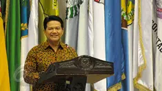 Ketua KPU Pusat, Husni Kamil Manik menyampaikan paparan usai penyerahan Daftar Penduduk Potensial Pemilih Pemilihan (DP4) Pilkada Serentak 2015 di Kemendagri, Jakarta, Rabu (3/6/2015). (Liputan6.com/Yoppy Renato)