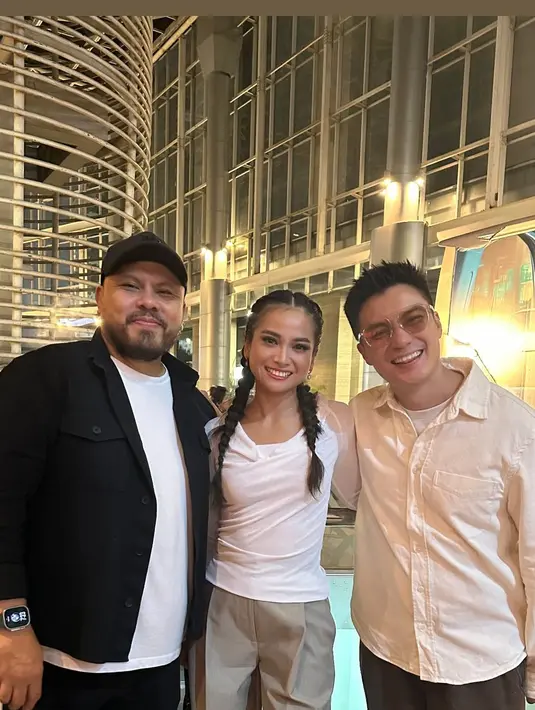 Jelang perilisan film terbaru, Acha Septriasa tampil manglingi dengan gaya makeup dan rambut yang berbeda [@septriasaacha]