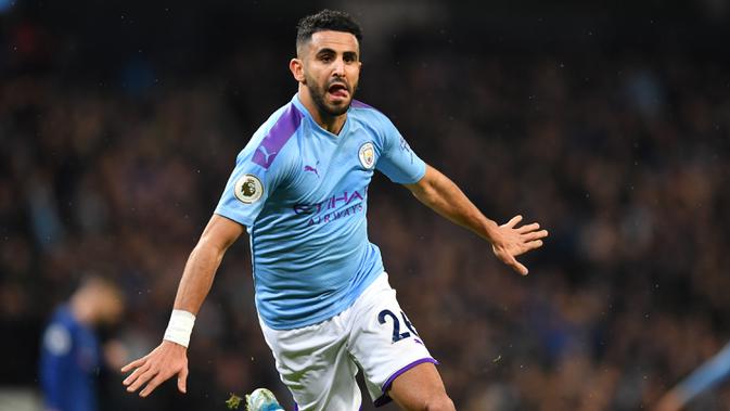 2016 : Riyad Mahrez - Pemain 28 tahun kelahiran Aljazair ini meraih penghargaan pemain terbaik Benua Afrika saat membela klub Leicester City. (AFP/Paul Ellis)