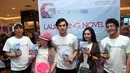 "Adaptasi dengan dinginnya. Sudah dingin terus berangin. Tantangannya lebih ke dingin sampai gemetar," aku Dimas Anggara, di Gramedia World Karawang, Senin (30/1/2017). (Nurwahyunan/Bintang.com)