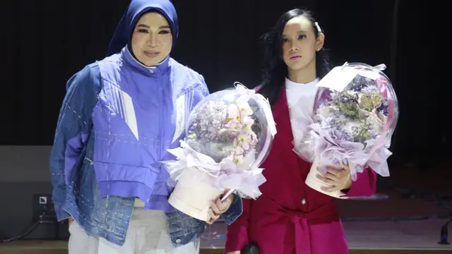 Dinda Ghania dan Melly Goeslaw