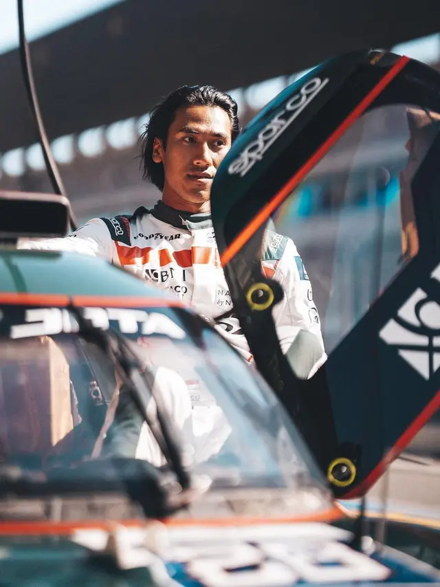6 Potret Sean Galael di Sirkuit, Pembalap Formula 2 Kebanggaan Indonesia