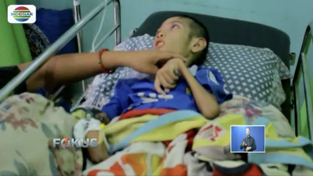 Mustaqim, bocah penderita lumpuh layu asal Lampung Tengah, dibawa ke rumah sakit untuk pertama kali.
