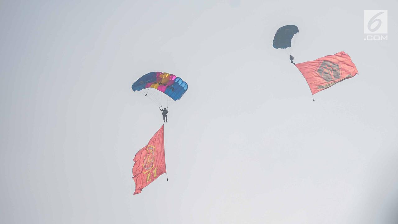 Atraksi Terjun Payung Meriahkan Peresmian Koopssus TNI