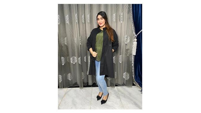 Pamer Perut Buncit, Ini 7 Potret Tania Nadira Hamil Anak Ketiga (Sumber: Instagram/@tanianadiraa)