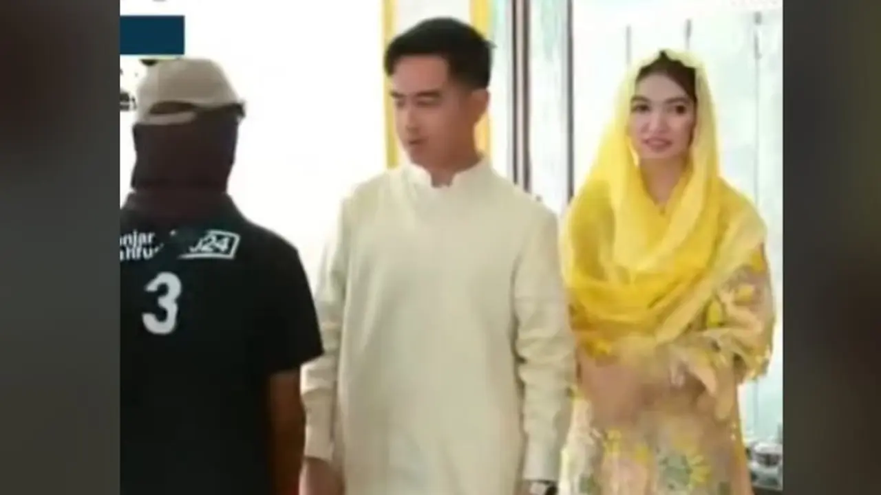 Reaksi Gibran Rakabuming Melihat Tamu Open House di Runah Dinasnya Pakai Kaus 03