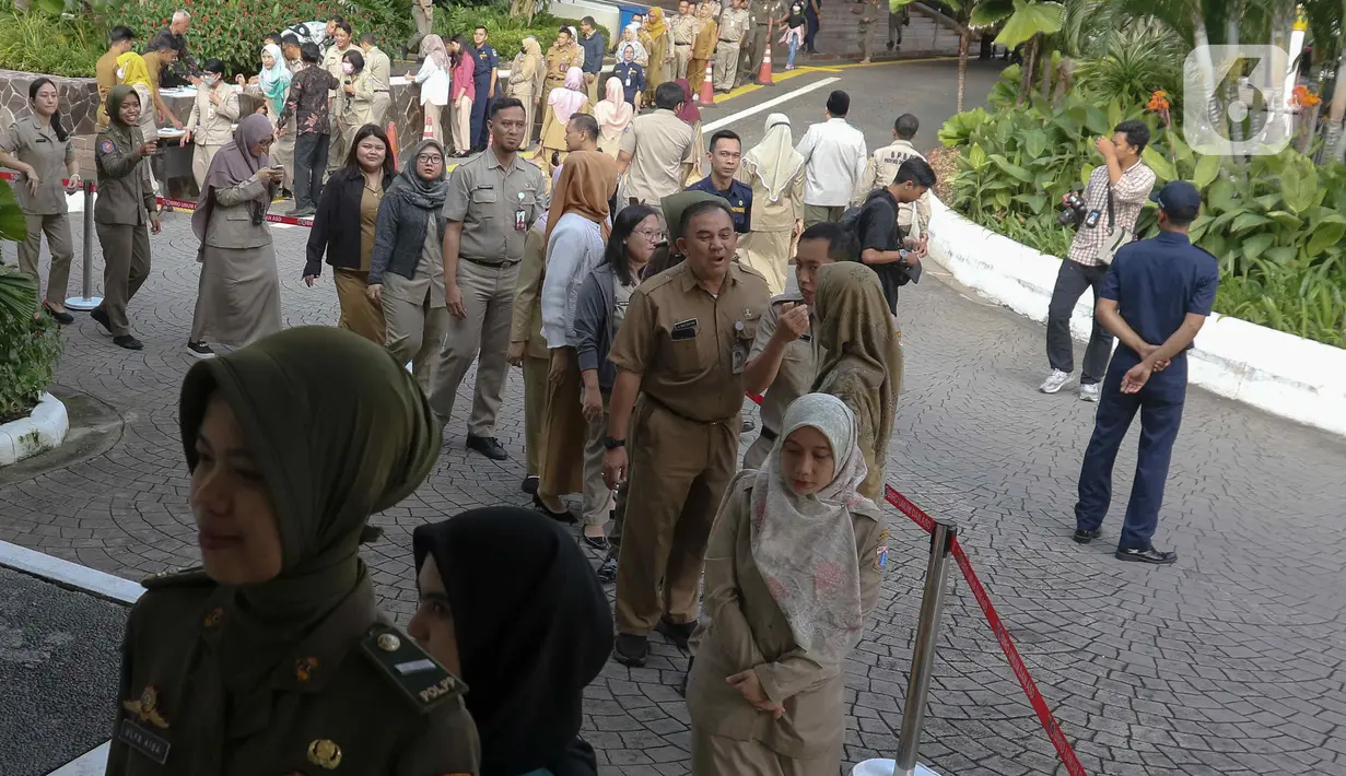 Halal bihalal yang digelar di Pendopo Balai Kota DKI Jakarta itu dimulai sekira pukul 07.30 WIB. (Liputan6.com/Herman Zakharia)