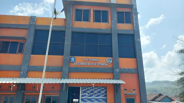 Kantor Tim SAR di Pantai Parangtritis