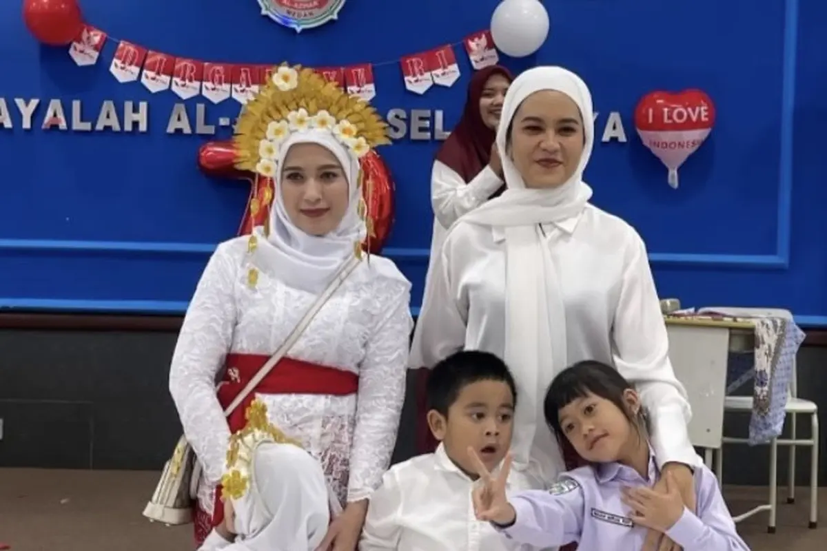 Tampilan Kahiyang Ayu saat Perayaan 17 Agustusan di Sekolah Anaknya
