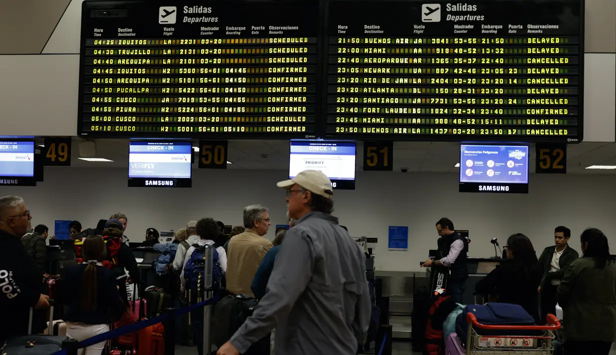 Lebih dari 120 penerbangan dari dan ke Bandara Jorge Chavez di Peru terpaksa dibatalkan. (Juan Carlos CISNEROS / AFP)