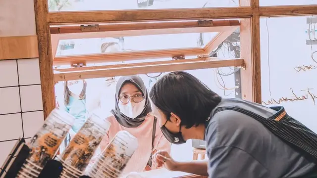 Rizky Febian kini menjajaki bisnis minuman kekinian dengan rasa nostalgia (https://www.instagram.com/p/CXF-E_OBTY7/)